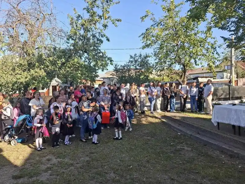 Elevi și părinți la Școala Gimnazială Tansa